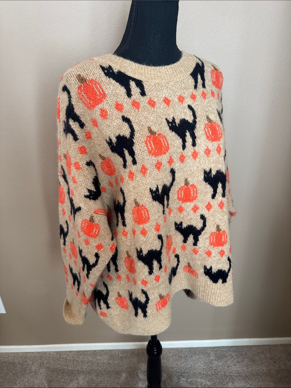 Vince Camuto Beige Crewneck Sweater with Black Cats & Orange Pumpkins - Picture 8 of 9